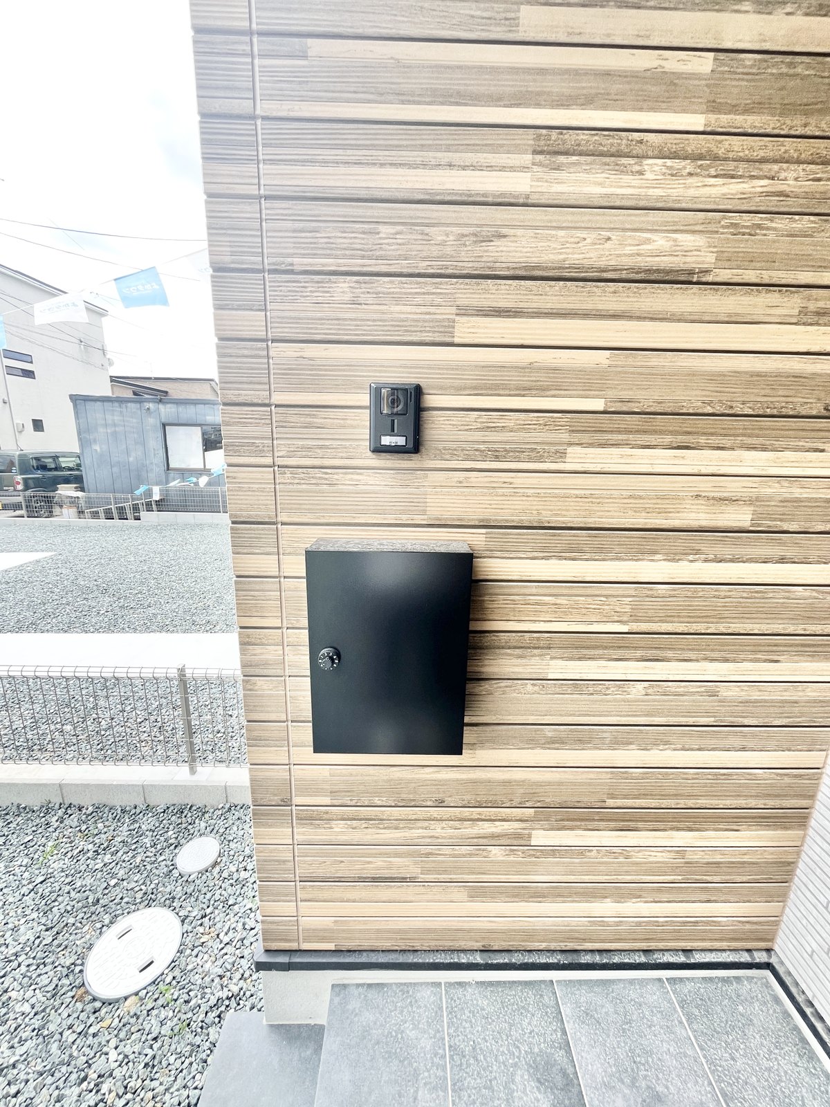 久留米市江戸屋敷1丁目 1期 2号棟 玄関ポーチ・宅配ボックス