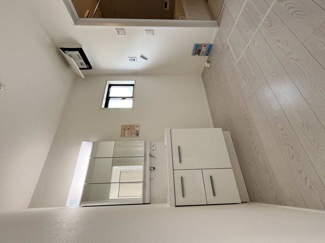 久留米市荒木町白口 3期 3号棟 洗面化粧台。収納がまとまっています。